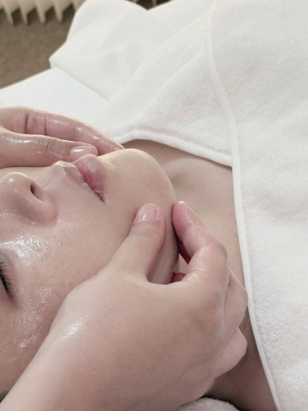 全球最贵护肤品榜单让你目瞪口呆！AG真人直营这些护肤品牌的价格(图2)